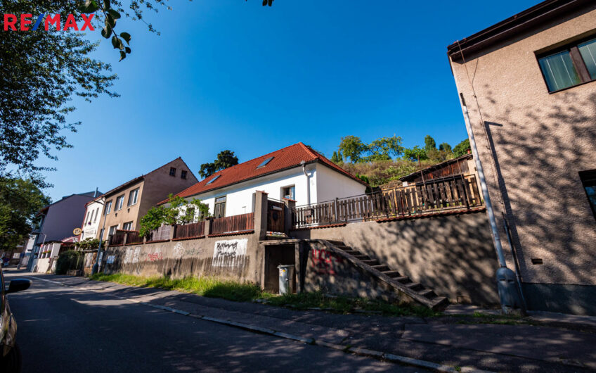 Prodej pozemku 758 m², Praha 8 – Kobylisy