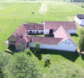Prodej zemědělské usedlosti 770m2 s pozemkem 3800m2 v jihočeských Světcích