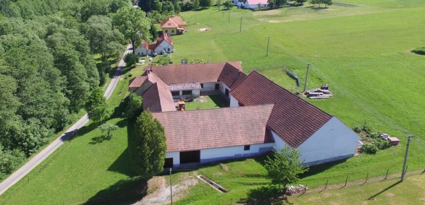 Prodej zemědělské usedlosti 770m2 s pozemkem 3800m2 v jihočeských Světcích