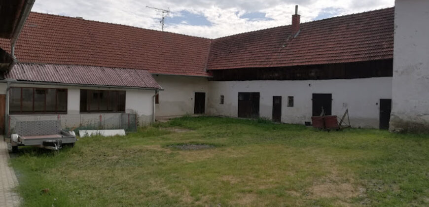 Prodej zemědělské usedlosti 770m2 s pozemkem 3800m2 v jihočeských Světcích