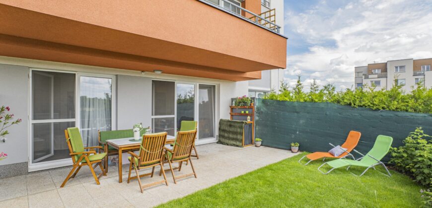 Prodej bytu 2+kk 53,2m2 se zahrádkou a garážovým stáním