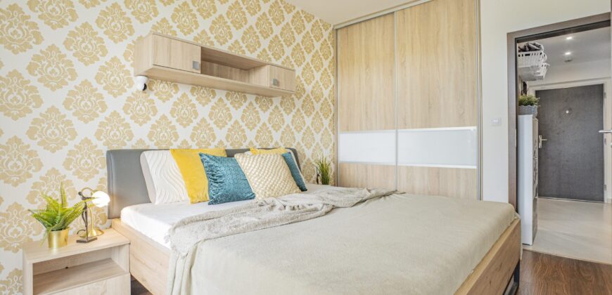 Prodej bytu 2+kk 53,2m2 se zahrádkou a garážovým stáním