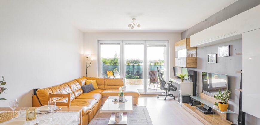 Prodej bytu 2+kk 53,2m2 se zahrádkou a garážovým stáním