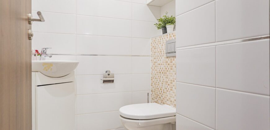 Prodej bytu 2+kk 53,2m2 se zahrádkou a garážovým stáním