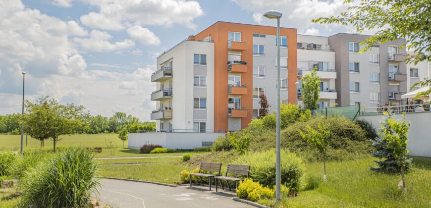 Prodej bytu 2+kk 53,2m2 se zahrádkou a garážovým stáním